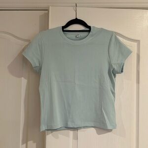 Uniqlo t shirt